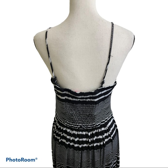 Betsy Johnson maxi ruffle black white dress. Size 4 - Picture 10 of 13